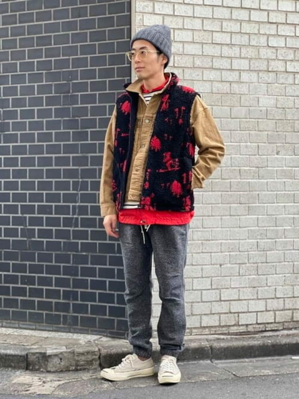 「BEAMS PLUSのボア ジャカード スタンドカラー ジップ ベスト（ベスト、ブラック系）」を使った、BEAMS PLUSさん（メンズ・170cm）の秋コーディネートの1枚目の写真