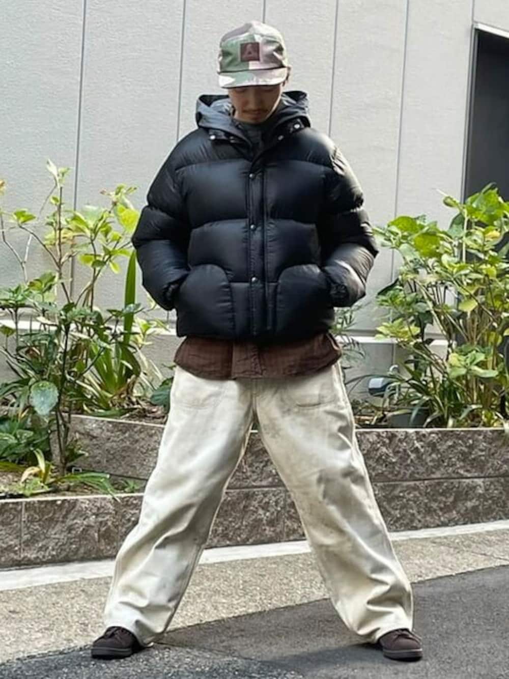 「SIERRA DESIGNSのSIERRA DESIGNS / 別注 DOWN SIERRA JACKET（ダウンジャケット/コート、ブラック系）」を使った、BEAMS PLUSさん（メンズ・170cm）の冬コーディネートの1枚目の写真