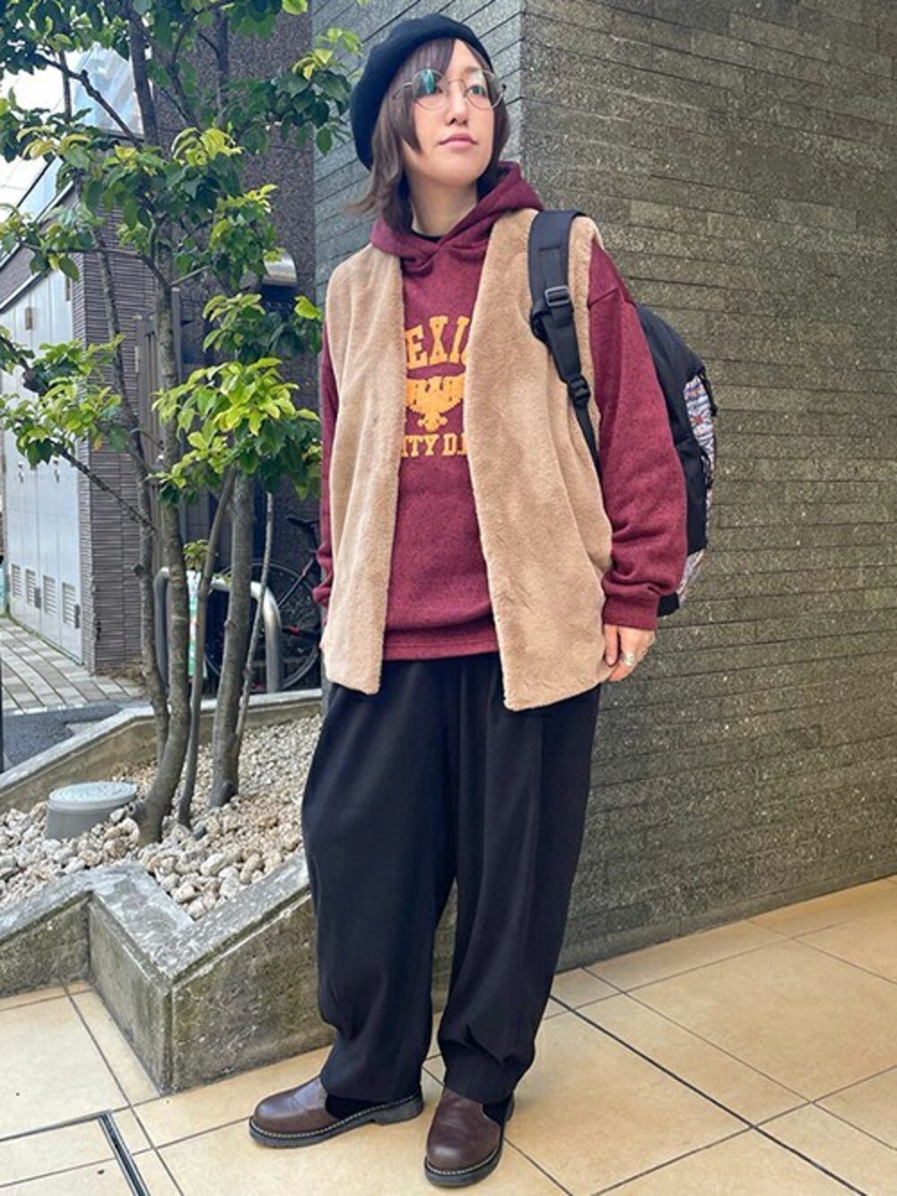 「エスニック、パーカー、チチカカ、メンズライク、カジュアルコーデ、アクティブ、チチカカコーデ」｜「チチカカのアミーゴプルオーバー 【お正月特価】（パーカー、レッド系）」を使った、チチカカさん（レディース・160cm）の冬コーディネートの1枚目の写真