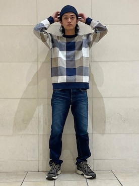 「アイテム（ニット/セーター、ブルー系）」を使った、大槻さん（メンズ・171cm）の秋コーディネート