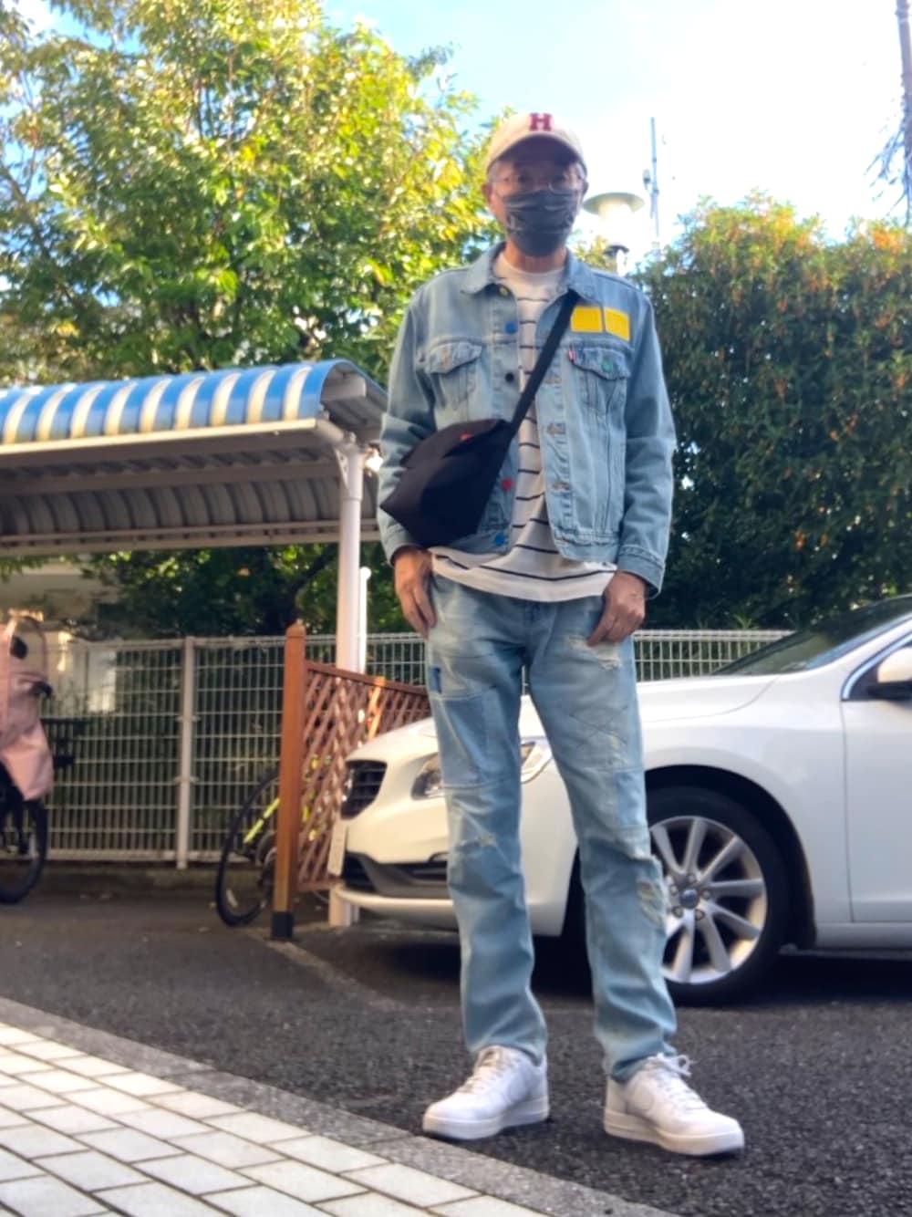 「デニムジャケット、レゴ、パッチワークデニム、スニーカー、エアフォースワン、キャップ、ボーダー、ボーダーTシャツ」｜「Levi'sのレゴ(R) x Levi's(R) EX-BOYFRIEND トラッカージャケット AFFOL TRUCKER（デニムジャケット、ブルー系）」を使った、HiRo🇺🇸さん（メンズ・178cm）の秋コーディネートの1枚目の写真