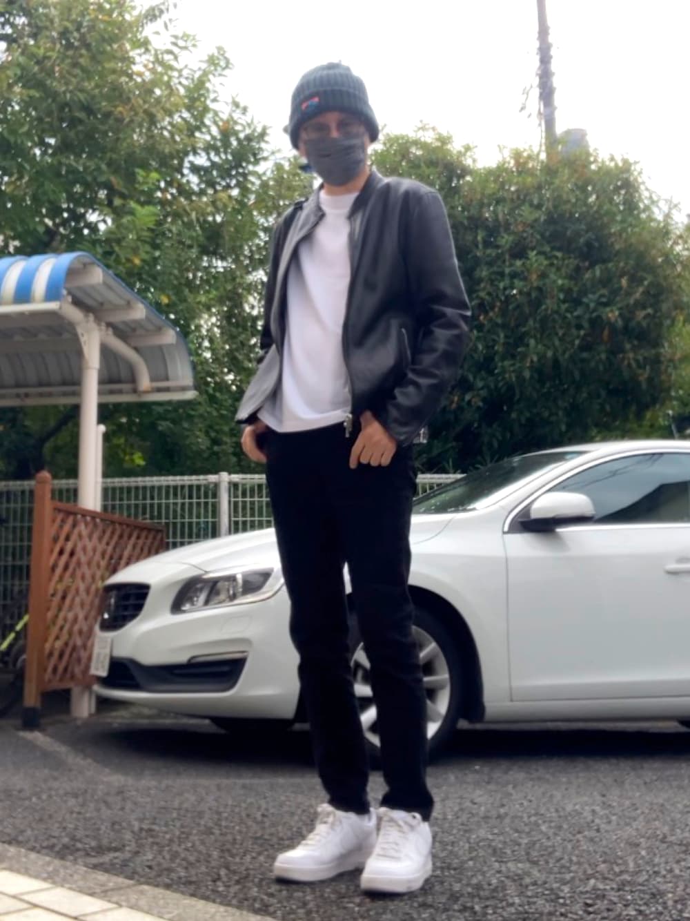 「ライダース、ライダースジャケット、革ジャン、ロンT、ボートネックTシャツ、ブラックデニム、ブラックスキニー、スニーカー、エアフォースワン、ニット帽」｜「UNITED TOKYOのラムレザーシングルライダース（ライダースジャケット、ブラック系）」を使った、HiRo🇺🇸さん（メンズ・178cm）の秋コーディネートの1枚目の写真