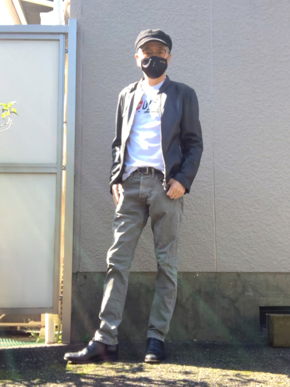 「ロゴT、ブーツ、ライダース、キャップ、Tシャツ、フロントボタン、グレーデニム、ドレープブーツ」｜「UNITED TOKYOのラムレザーシングルライダース（ライダースジャケット、ブラック系）」を使った、HiRo🇺🇸さん（メンズ・178cm）の秋コーディネートの1枚目の写真