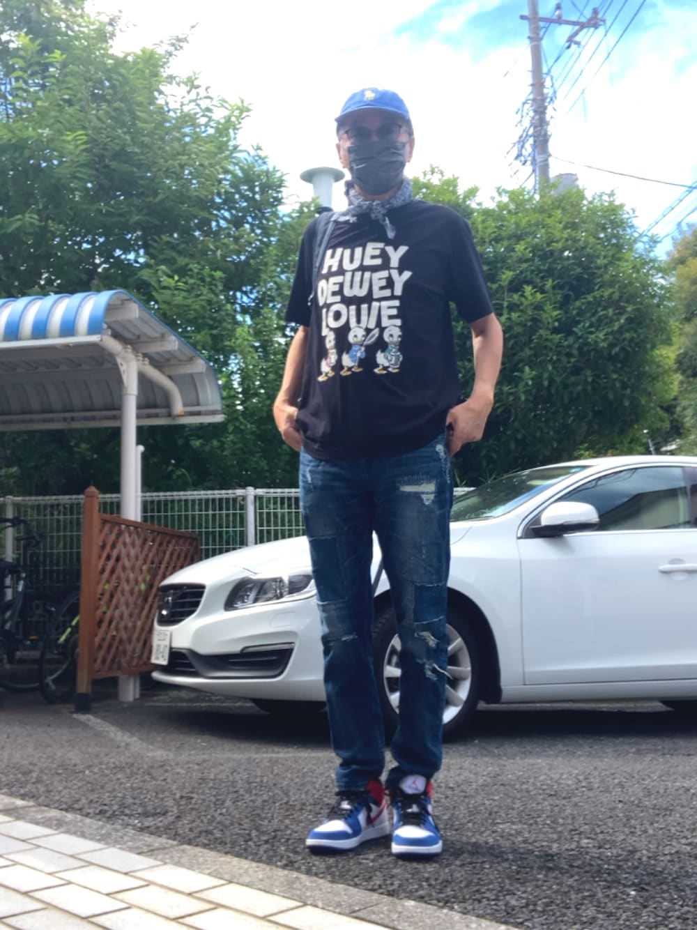 「Tシャツ、ディズニー、パッチワークデニム、エアジョーダン1、キャップ、リュック、アメカジ」｜「UNIQLOのアイテム（Tシャツ/カットソー、ブラック系）」を使った、HiRo🇺🇸さん（メンズ・178cm）の夏コーディネートの1枚目の写真
