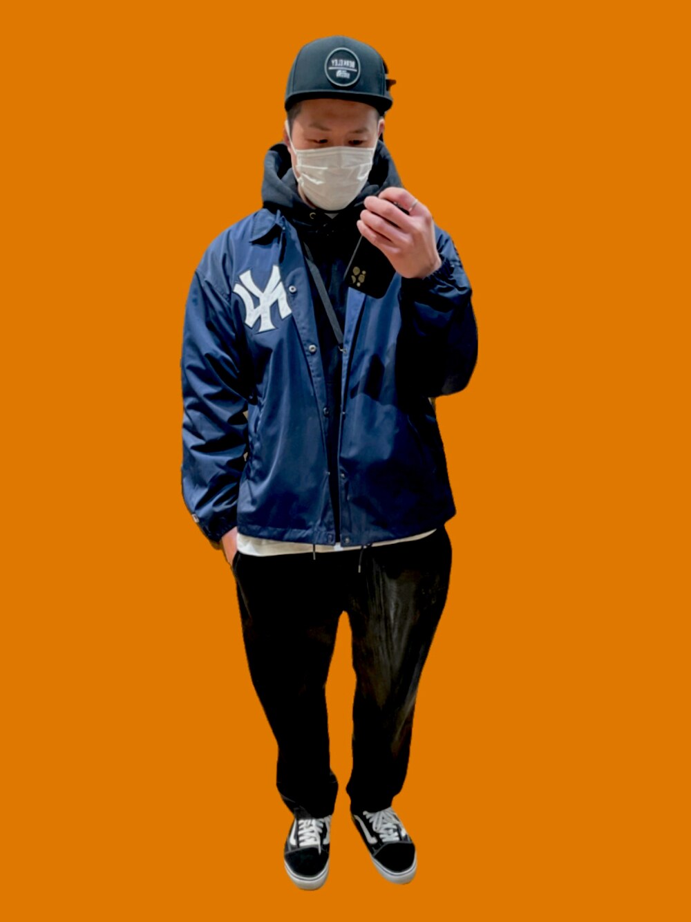 「THE NORTH FACEのザ・ノース・フェイス TNFトラッカーキャップ（キャップ、ブラック系）」を使った、テツヤさん（メンズ・180cm）の冬コーディネートの1枚目の写真