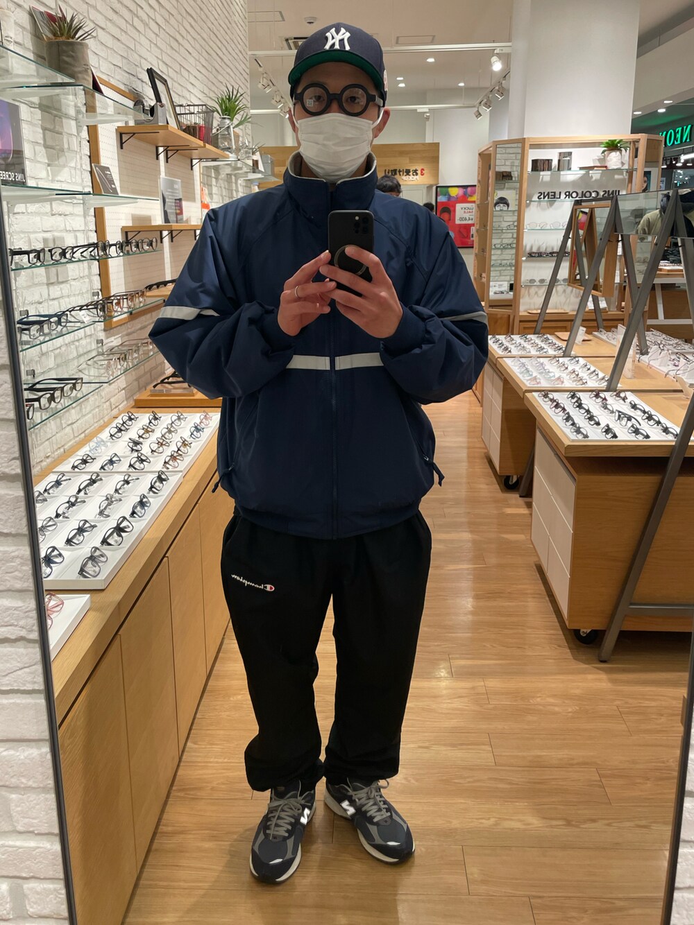 「portauthority」｜「NEW ERAのアイテム（キャップ、ブラック系）」を使った、テツヤさん（メンズ・180cm）の冬コーディネートの1枚目の写真