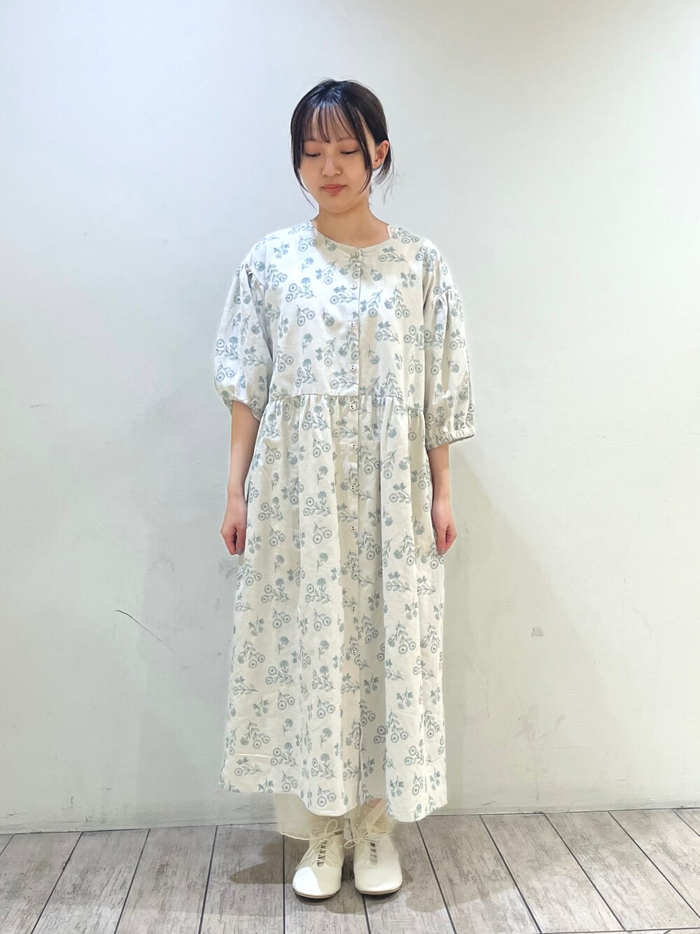 「夏ファッション、ゆるコーデ、レディースファッション、～155cm」｜「SM2のアイテム（ワンピース、ホワイト系）」を使った、ささお   さん（レディース・152cm）の春コーディネートの1枚目の写真