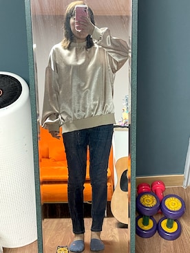 「アイテム（スウェット、ゴールド系）」を使った、Harukaさん（レディース・159cm）の秋コーディネート