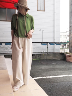 ポロシャツを使った 白パンツ のレディース人気ファッションコーディネート Wear