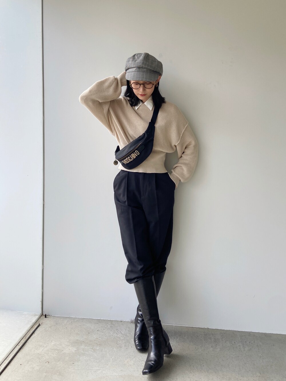「だから秋服が好き、グレンチェック、スラックス、ロングブーツ、休日スタイル、秋のコーデ、秋服、マニッシュ、キャスケット」｜「ANTのコンストラクトシルエットニット【ANT】（ニット/セーター、ベージュ系）」を使った、NAOさん（レディース・162cm）の秋コーディネートの1枚目の写真