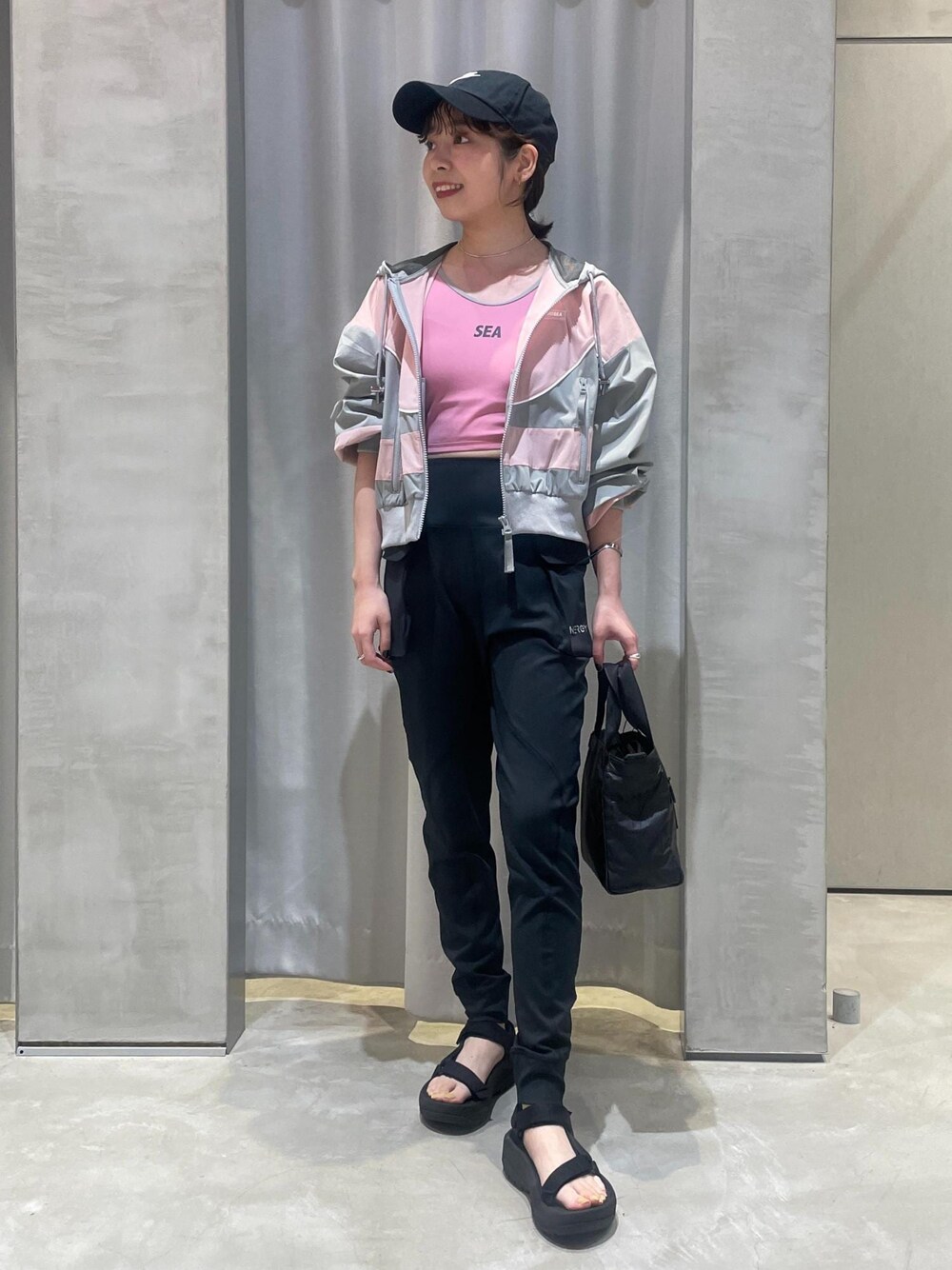 「NERGY、NIKE、YOGA、GYM、SWIM、パンツ、バックスタイル、アスレジャー」｜「WIND AND SEAの【NERGY×WIND AND SEA】UV＆水陸両用 ブラトップ（ブラジャー、ピンク系）」を使った、TENDOさん（レディース・153cm）の春コーディネートの1枚目の写真
