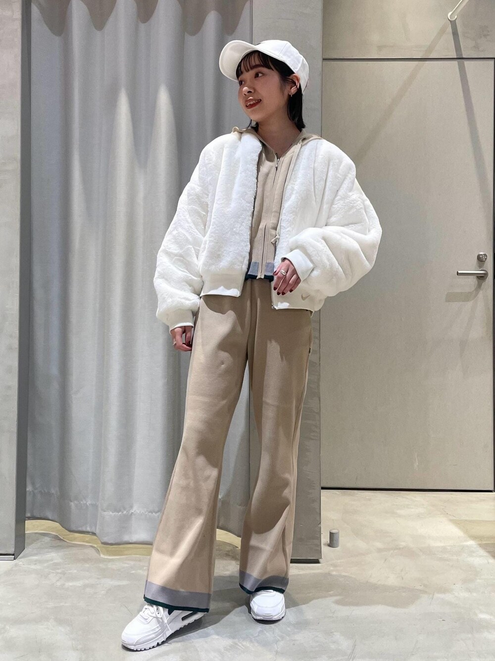 NIKE】リバーシブル フェイクファー ボンバージャケット