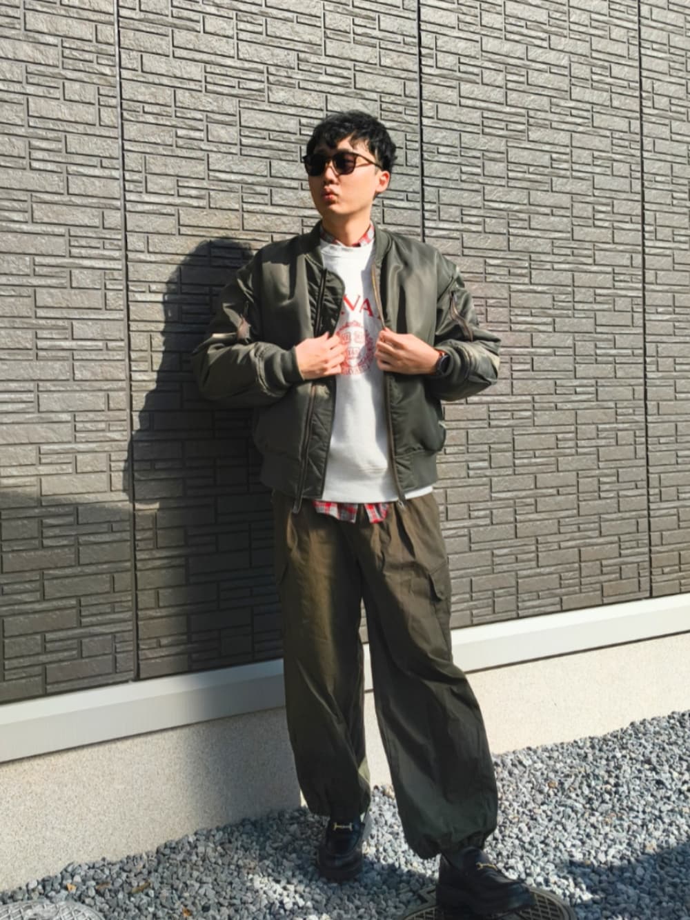 カーゴパンツを使った「gu×undercover」の人気ファッション