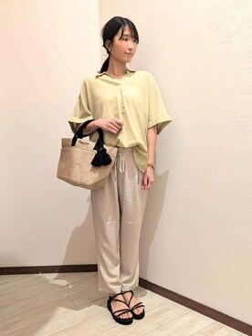 「SHOO・LA・RUE（シューラルー）の【ひんやり/UV/S-LL】さらさらぷるん イージーテーパードパンツ（その他パンツ、ベージュ系）」を使った、asa.さん（レディース）の夏コーディネート