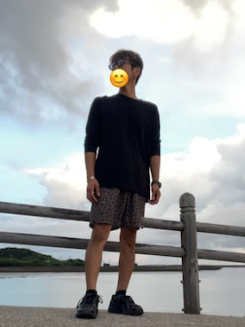 「アイテム（バングル/リストバンド）」を使った、しげっぱー。（公式）さん（メンズ・165cm）の秋コーディネート