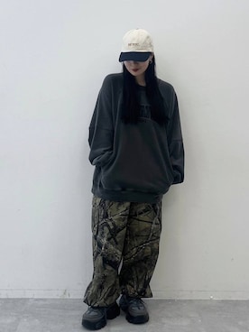 「アイテム（スニーカー、グレー系）」を使った、ナナさん（レディース・160cm）の夏コーディネート