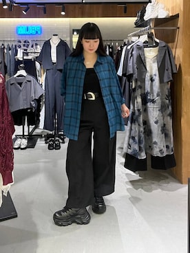 「PAGEBOY（ページボーイ）のドラバスイージー【接触冷感/汗じみ防止/セットアップ対応】（スラックス、ブラック系）」を使った、ナナさん（レディース・160cm）の夏コーディネート