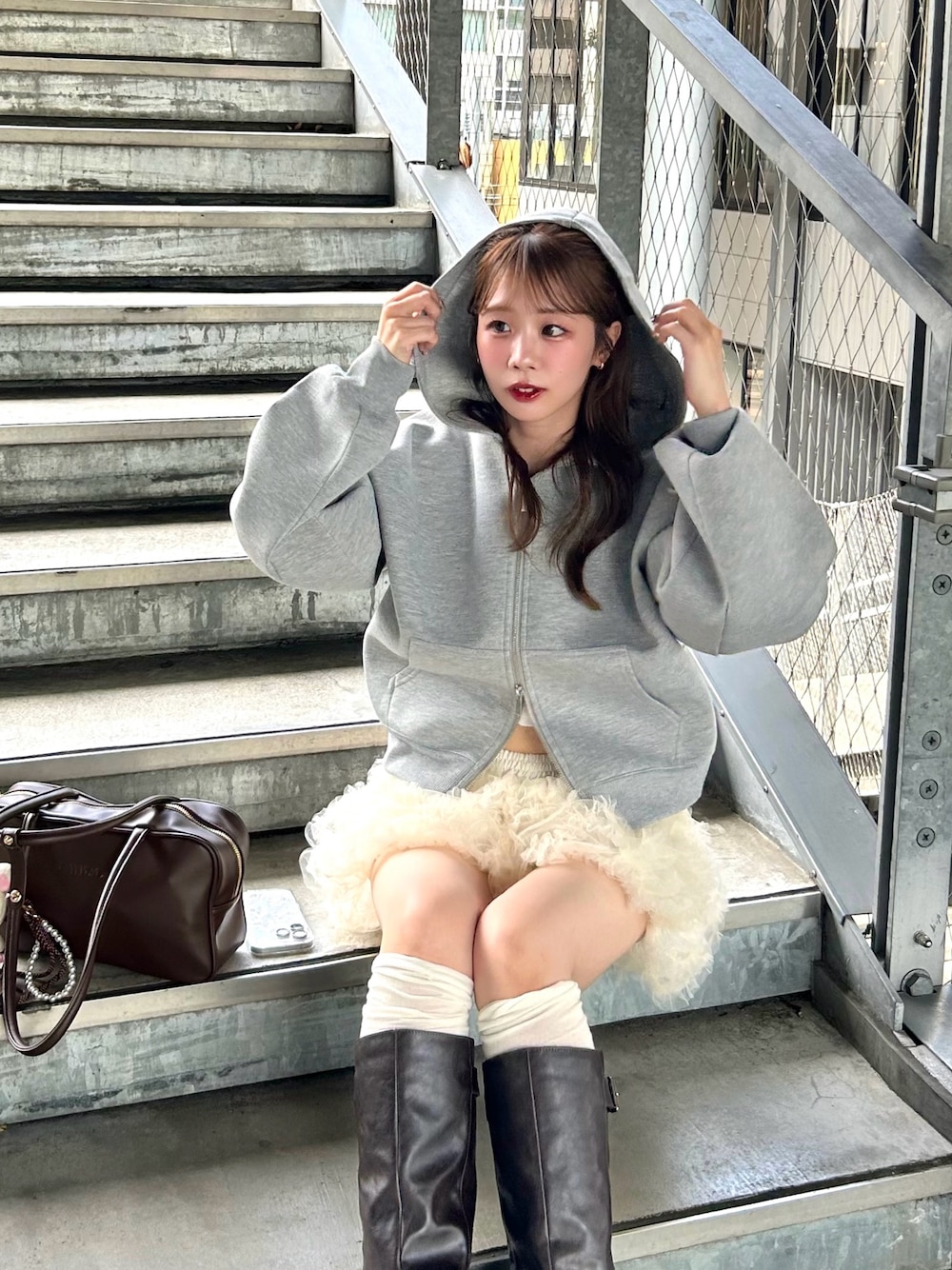 チュールティアードバルーンショートパンツを使った人気ファッション