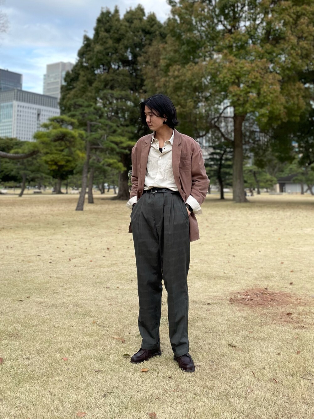 「休日コーデ、春服、大人コーデ、メンズコーデ、ジャケット、スラックス、革靴、シャツスタイル、シャツ、お洒落さんとつながりたい」｜「ParabootのPARABOOT / パラブーツ CHAMBORD（ブーツ、ブラウン系）」を使った、hiroto0520さん（メンズ・180cm）の春コーディネートの1枚目の写真