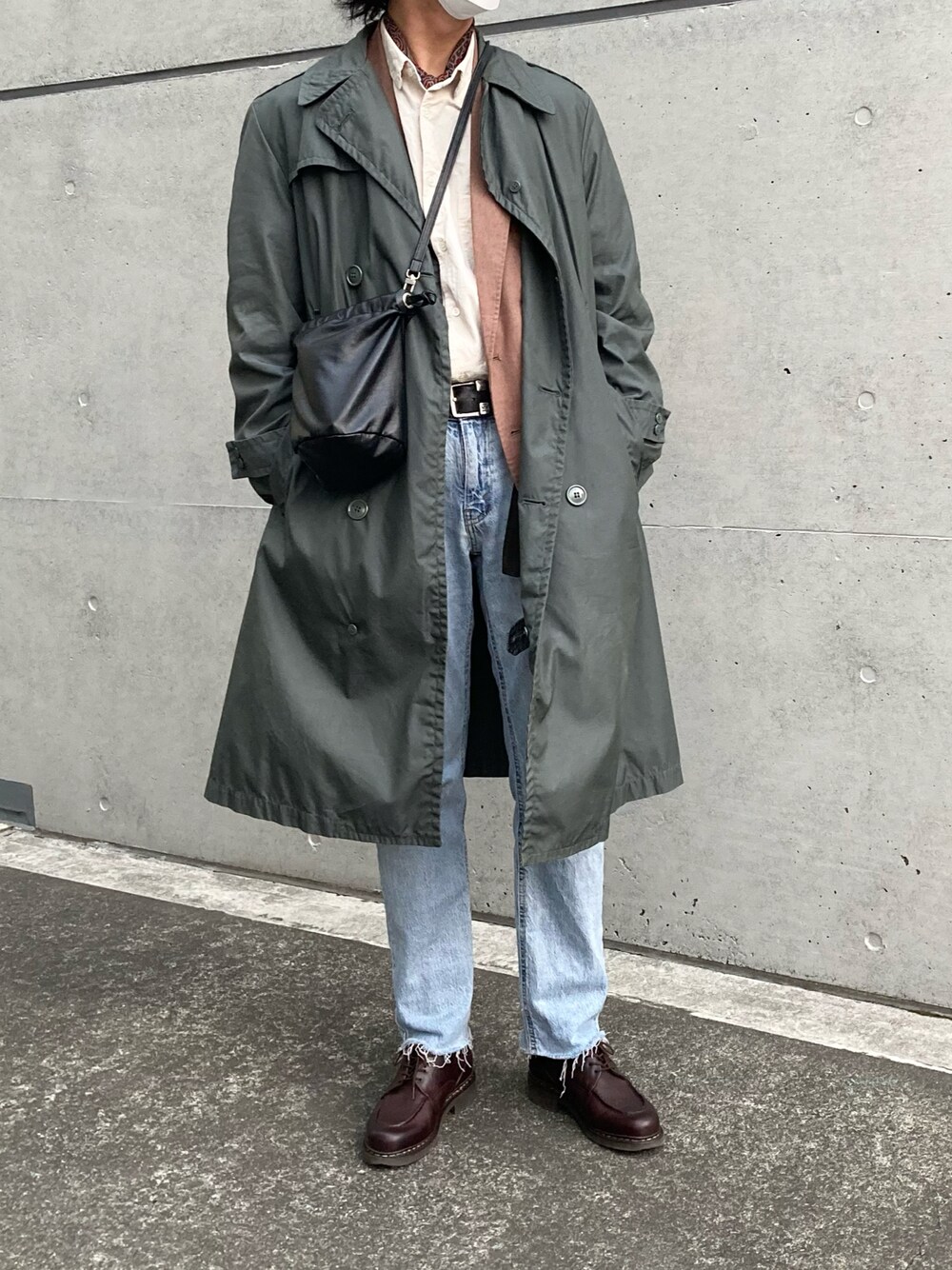 「シンプルコーデ、オトナカジュアル、カジュアル、春コーデ、ootd、大人カジュアル、革靴、シャツスタイル、ジャケット、デニム」｜「Parabootの【PARABOOT / パラブーツ】CHAMBORD シャンボード（ブーツ、ブラック系）」を使った、hiroto0520さん（メンズ・180cm）の冬コーディネートの1枚目の写真