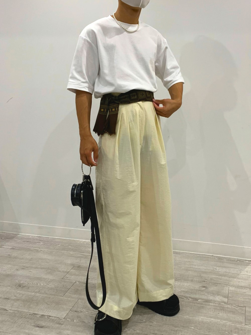 「UNIQLOのアイテム（Tシャツ/カットソー、ホワイト系）」を使った、sho15223725さん（メンズ・165cm）の秋コーディネートの1枚目の写真