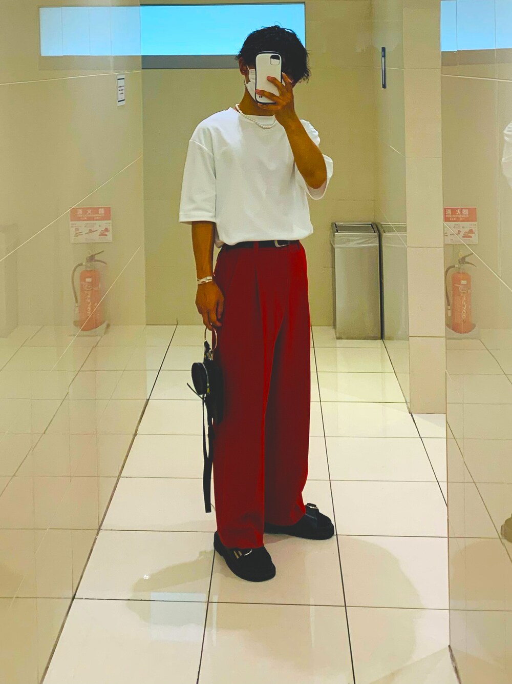 「HAREのアイテム（サンダル、ブラック系）」を使った、sho15223725さん（メンズ・165cm）の夏コーディネートの1枚目の写真
