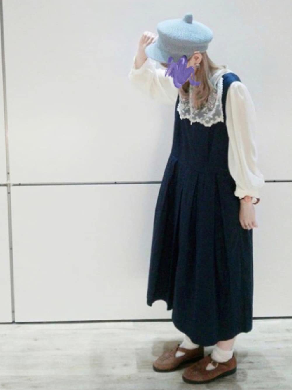 「古着、ブラウス、ジャンパースカート、古着MIX、ootd、お仕事コーデ、古着コーデ、レースブラウス、サンダル×靴下、秋コーデ、おしゃれさんと繋がりたい、バングル時計、古着好きな人と繋がりたい、ジャンパーワンピース、服好きな人と繋がりたい」｜「VINTAGEのアイテム（サンダル、ブラウン系）」を使った、keiさん（レディース・157cm）の秋コーディネートの1枚目の写真