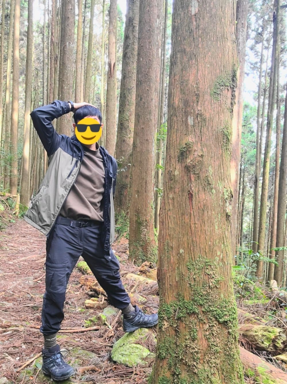「山、ootd、山登りスタイル、山ガール、山登り、山の日、outdoor」｜「SALOMONのアイテム（その他シューズ、ブルー系）」を使った、hongtien🇹🇼さん（メンズ・170cm）の秋コーディネートの1枚目の写真