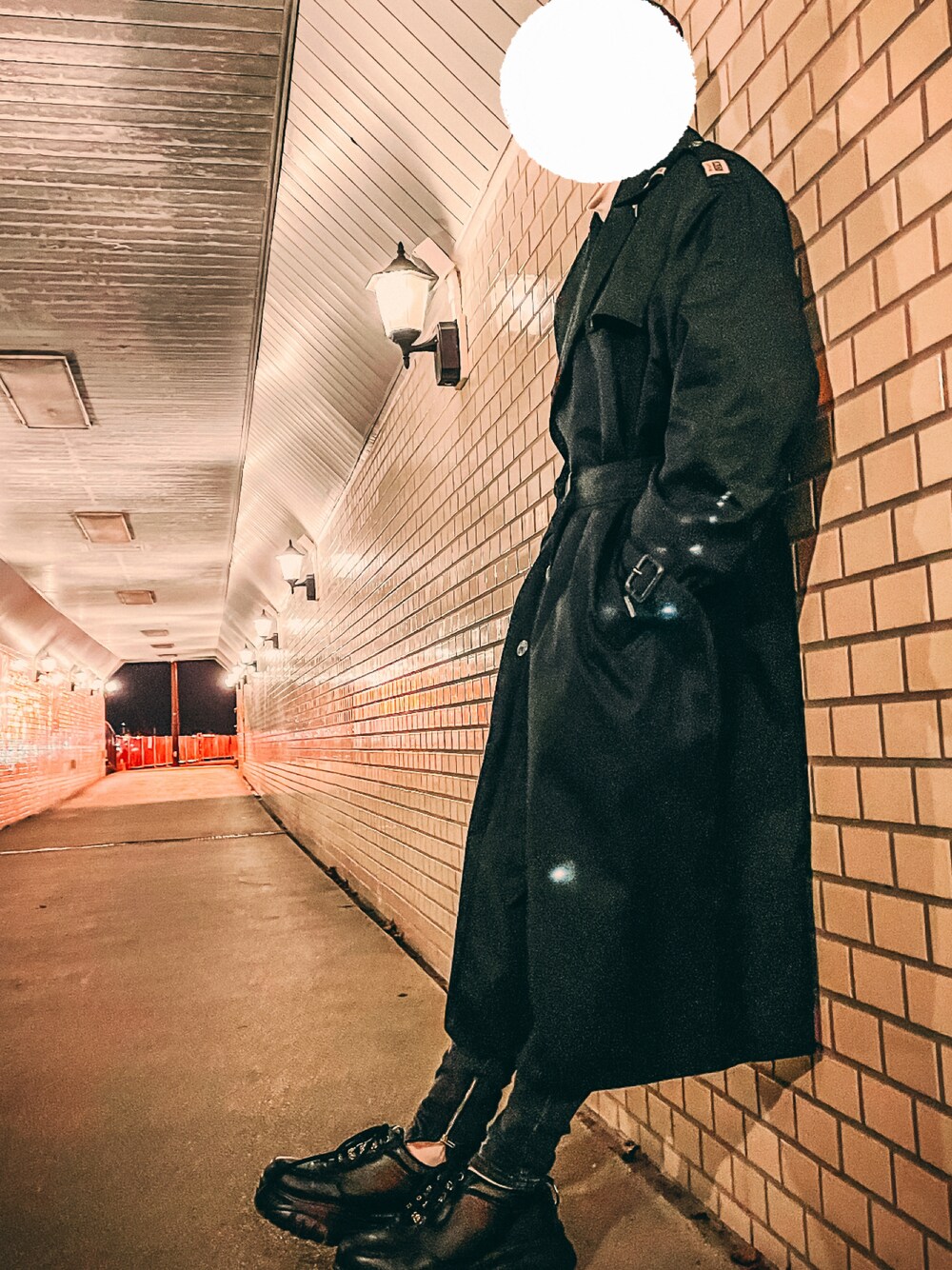 「秋のコーデ、オトナカジュアル、トレンチコート」｜「ADRERのADRER The trench coat/トレンチコート（トレンチコート、ブラック系）」を使った、あかりさん（メンズ・169cm）の秋コーディネートの1枚目の写真