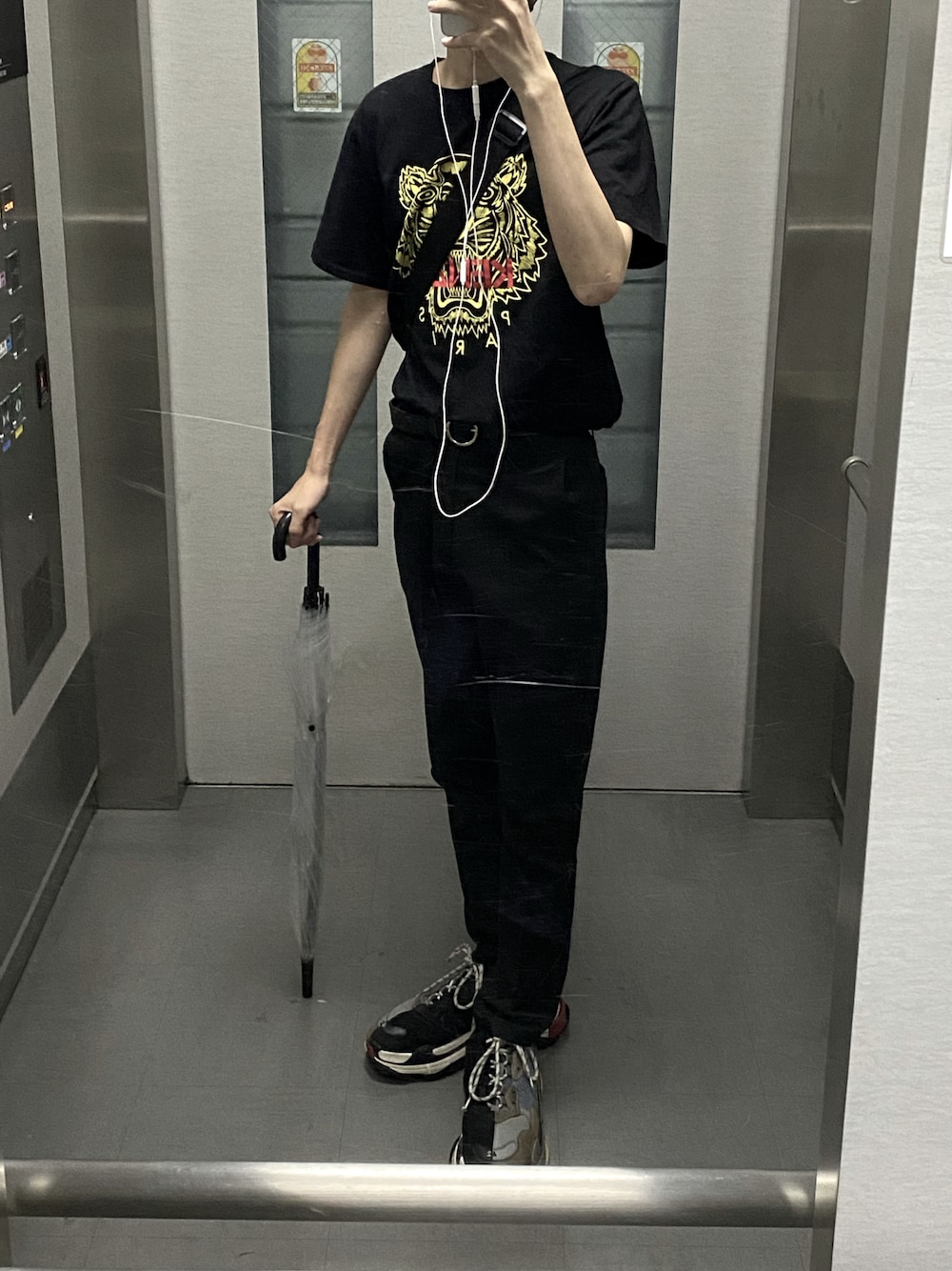 「BALENCIAGAのアイテム（スニーカー、その他）」を使った、Hareさん（メンズ・173cm）の夏コーディネートの1枚目の写真
