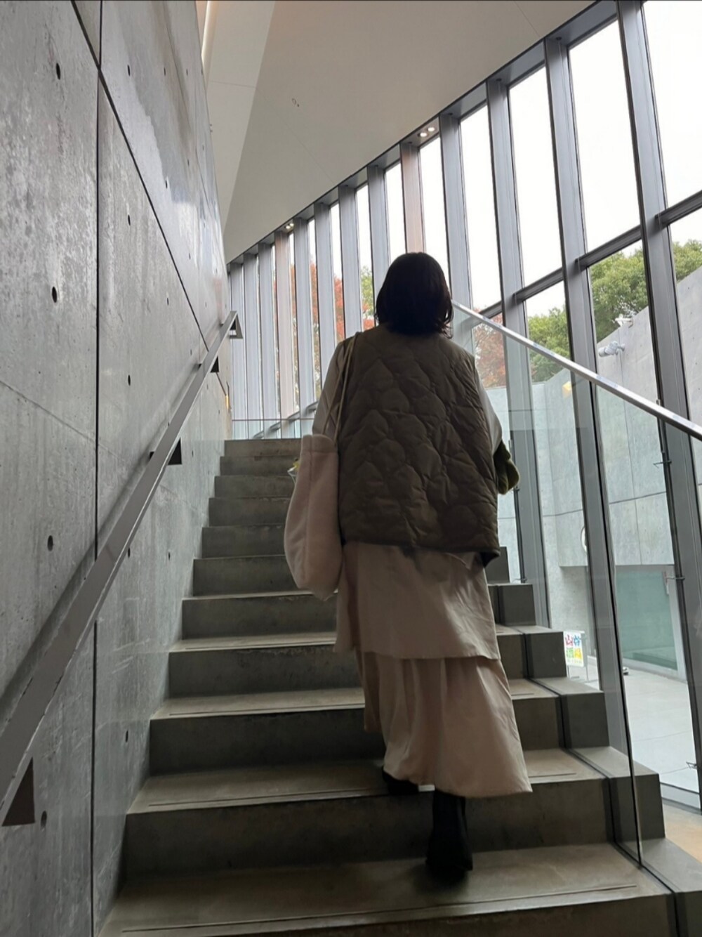 「大人カジュアル、お出かけコーデ、ゆるコーデ、大人コーデ、休日コーデ、大人女子、ルノンキュール、lugnoncure、Samansa Mos2、サマンサ モスモス(Samansa Mos2)」｜「Lugnoncureのアイテム（トートバッグ、ホワイト系）」を使った、てらさん（レディース・153cm）の冬コーディネートの1枚目の写真