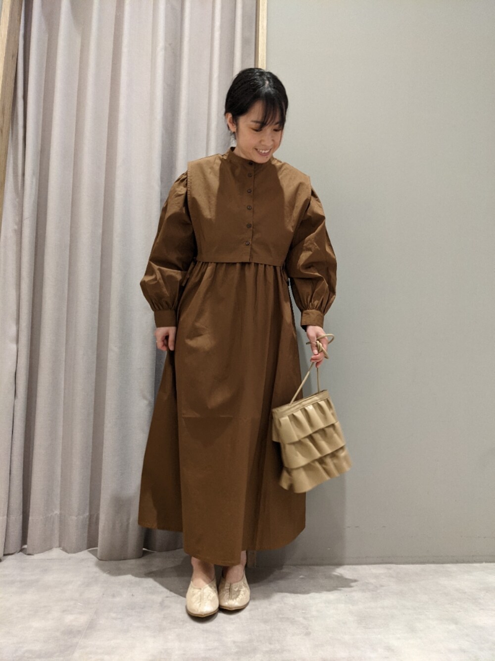 「低身長コーデ、秋カラー、ワンピース、MelanCleuge」｜「Melan Cleugeのアイテム（バッグ、ベージュ系）」を使った、てらさん（レディース・153cm）の夏コーディネートの1枚目の写真