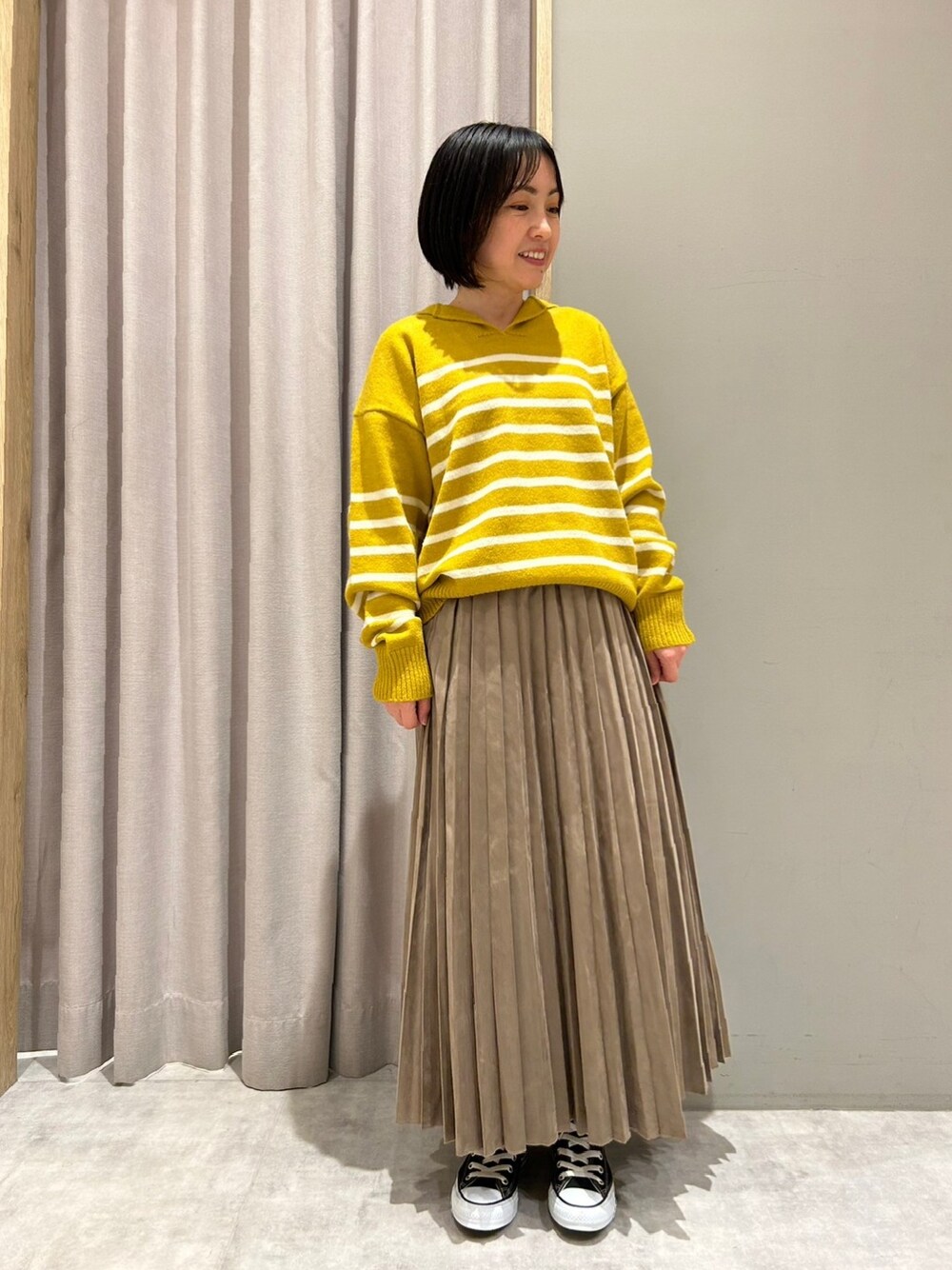 「秋コーデ、大人カジュアル、シンプル、カジュアル、大人女子、秋冬コーデ、セーラーカラー、プリーツスカート」｜「Melan Cleugeのアイテム（ニット/セーター、イエロー系）」を使った、てらさん（レディース・153cm）の秋コーディネートの1枚目の写真