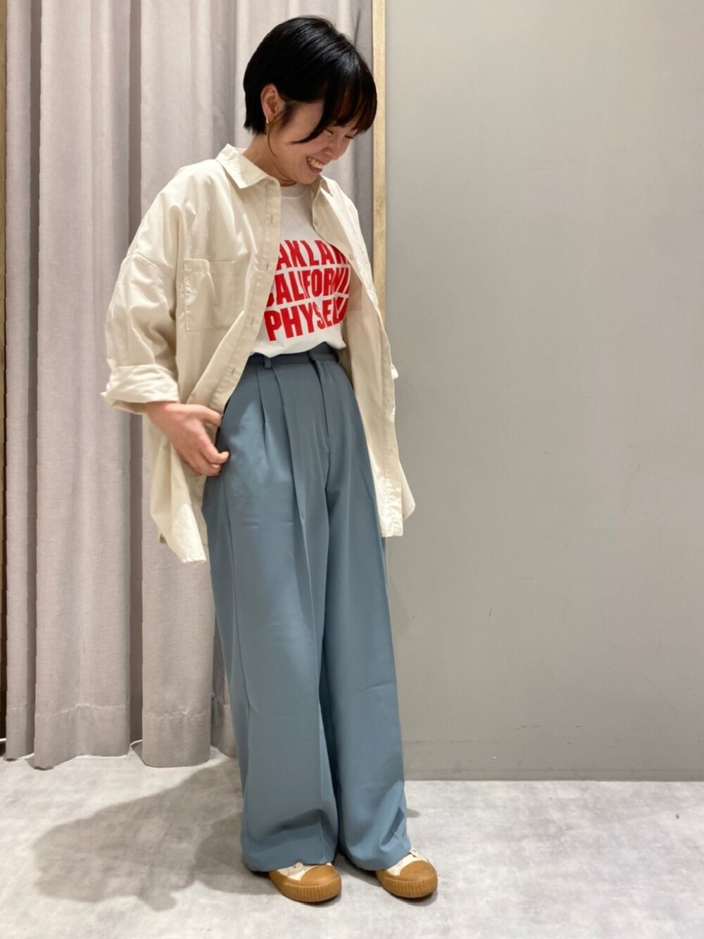 「カジュアルコーデ、春夏コーデ、大人カジュアル、低身長コーデ、カラーパンツ、オトナ女子」｜「Melan Cleugeのアイテム（パンツ、ブルー系）」を使った、てらさん（レディース・153cm）の春コーディネートの1枚目の写真