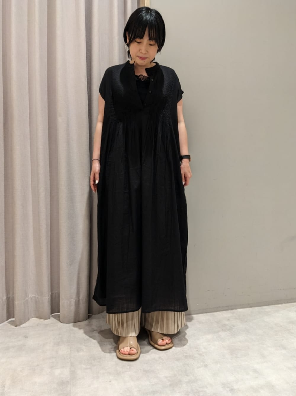 「シンプルスタイル、初夏コーデ、夏コーデ、低身長コーデ、大人コーデ、ブラック、ナチュラル、MelanCleuge」｜「Melan Cleugeのアイテム（キャミソール、ブラック系）」を使った、てらさん（レディース・153cm）の夏コーディネートの1枚目の写真