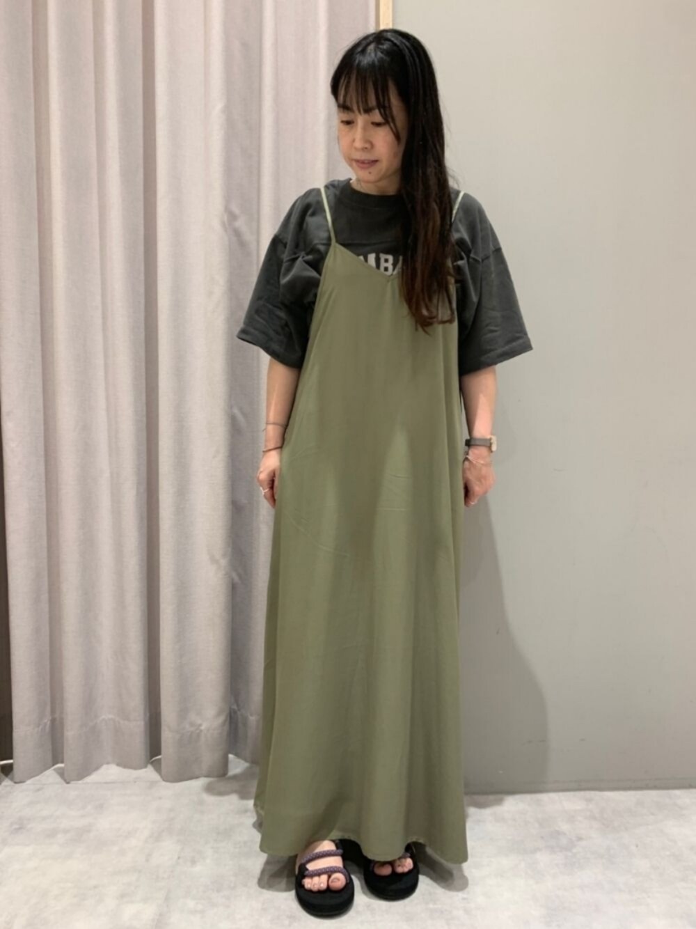 「カジュアルコーデ、低身長、マキシ丈ワンピース、ワンピース」｜「Melan Cleugeのアイテム（Tシャツ/カットソー、ブラック系）」を使った、てらさん（レディース・153cm）の夏コーディネートの1枚目の写真