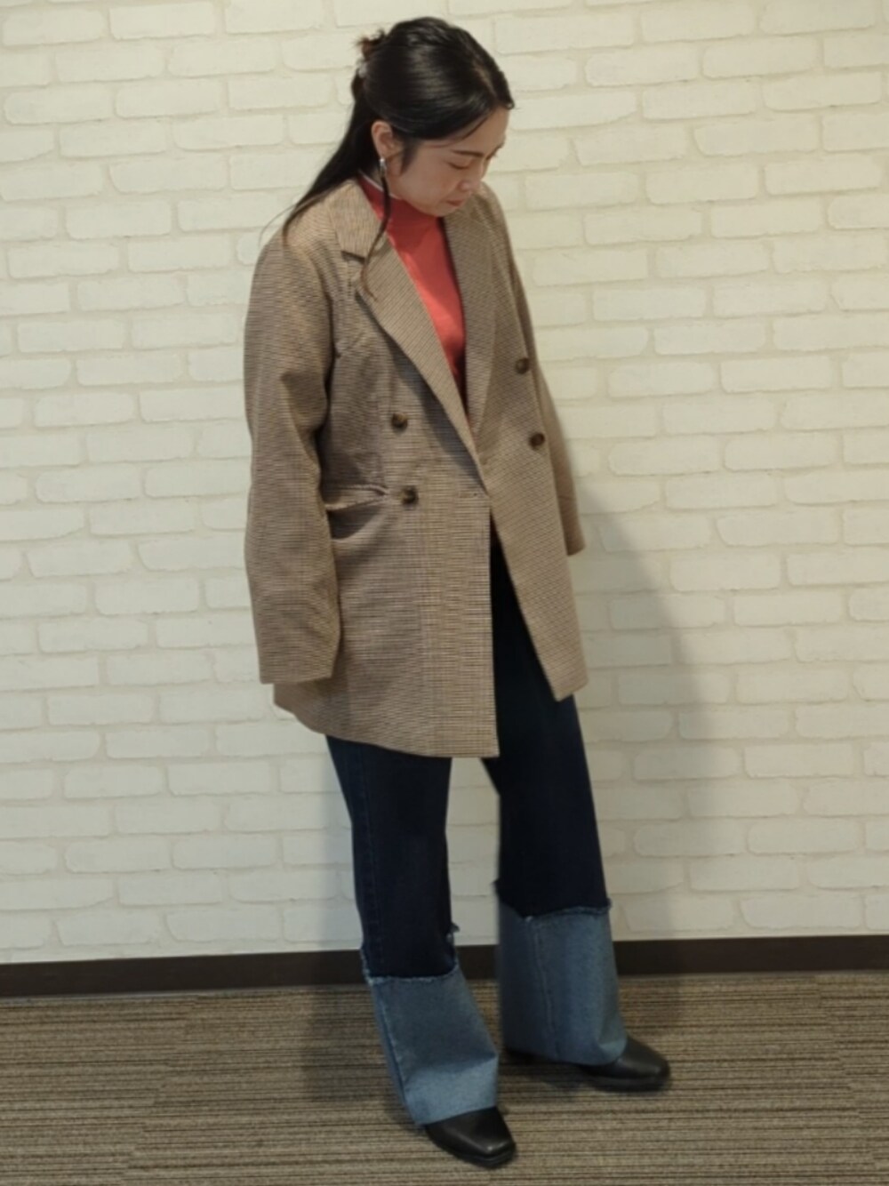 「オトナ女子、大人コーデ、デニムパンツ、ジャケットスタイル、デニム、低身長コーデ、ブーツ」｜「Te chichi TERRASSEのアイテム（テーラードジャケット、ブラウン系）」を使った、てらさん（レディース・153cm）の冬コーディネートの1枚目の写真