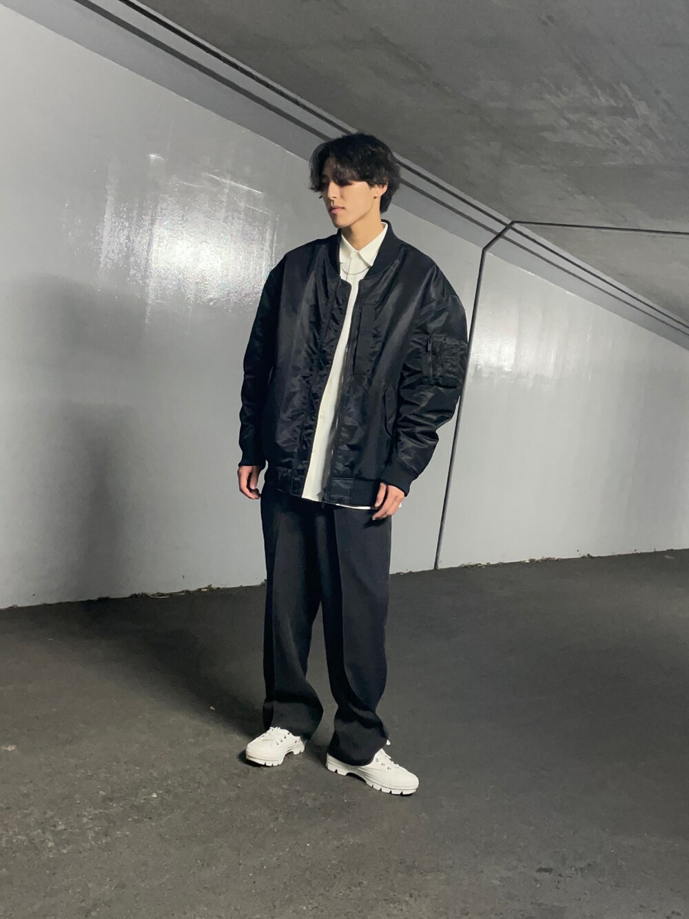 「未来のWEARISTAプロジェクト、シンプル、ミニマル、モード、スニーカーコーデ、秋冬コーデ、UNIQLO、アウター、オトナカジュアル」｜「CONVERSEのconverse コンバース AS 100 CB CHUNK HI オールスター 100 CB チャンク HI 31303601 WHITE（スニーカー、ホワイト系）」を使った、キツネさん（メンズ・180cm）の冬コーディネートの1枚目の写真