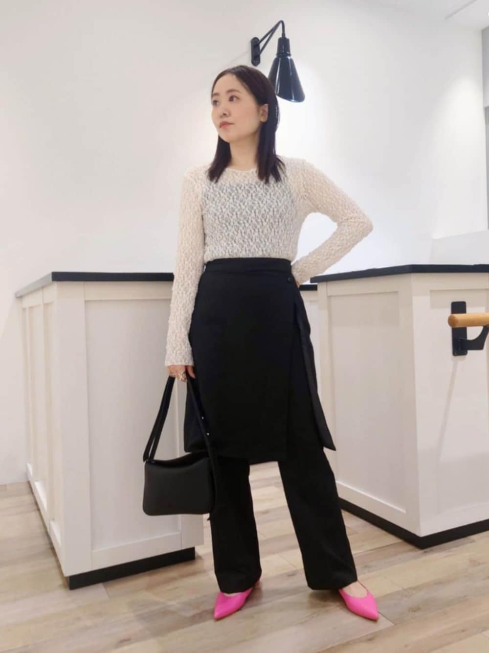「Flat shoes styling、Pants style、フェミニン、骨格ナチュラル、イエベ春、Odette e Odile、カジュアル」｜「ODETTE E ODILEのポインテッドプレーン フラット20↓↑（パンプス、ピンク系）」を使った、座間　オデット エ オディール スタッフさん（レディース・157cm）の春コーディネートの1枚目の写真