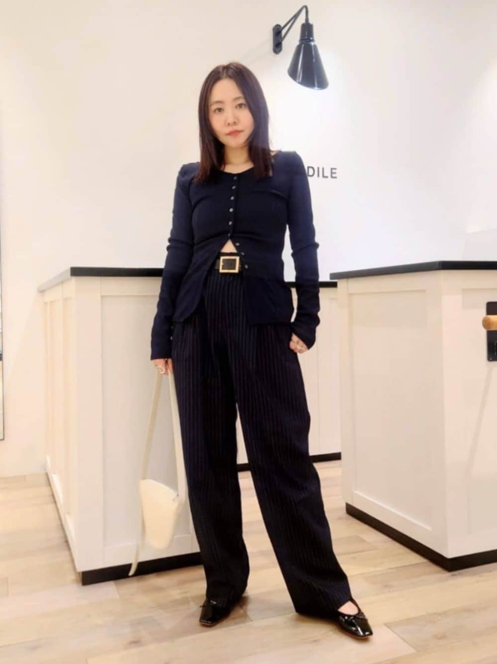 「Flat shoes styling、Ballet shoes styling、Pants style、フェミニン、骨格ナチュラル、イエベ春、Odette e Odile、カジュアル」｜「ODETTE E ODILEのスクエアバレエ フラット10↓↑（バレエシューズ、その他）」を使った、座間　オデット エ オディール スタッフさん（レディース・157cm）の春コーディネートの1枚目の写真