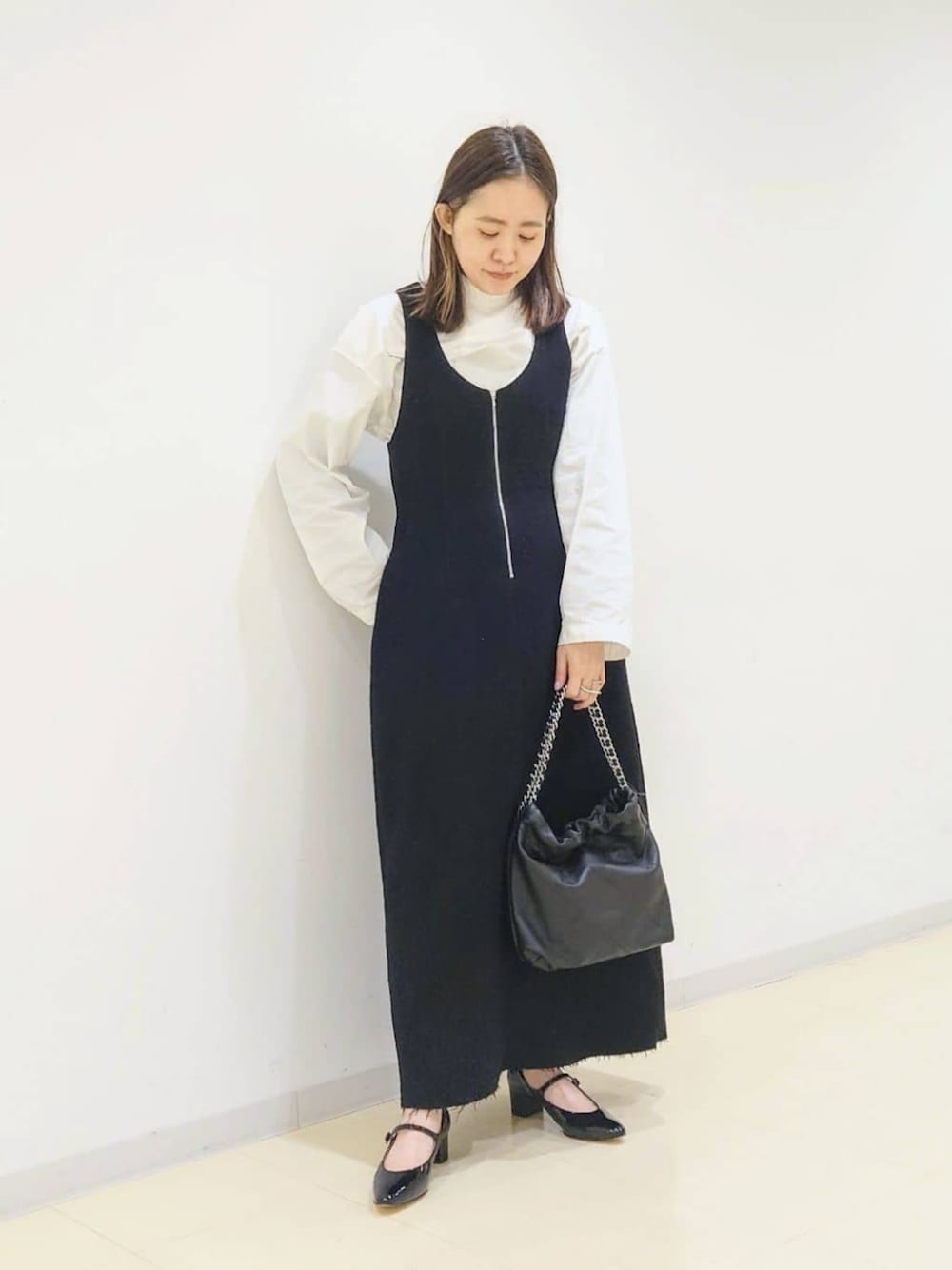 「ベーシック/トラッド、Pumps styling、Skirt style、フェミニン、骨格ナチュラル、イエベ春、Odette e Odile」｜「ODETTE E ODILEのメリージェーン パンプス45↓↑（パンプス、ブラック系）」を使った、座間　オデット エ オディール スタッフさん（レディース・157cm）の春コーディネートの1枚目の写真