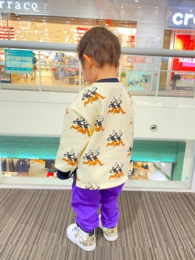 「moimoln（モイモルン）のトランペットバンド柄ミンク裏起毛トップス（スウェット、ブラック系）」を使った、ぽんさんの冬コーディネート