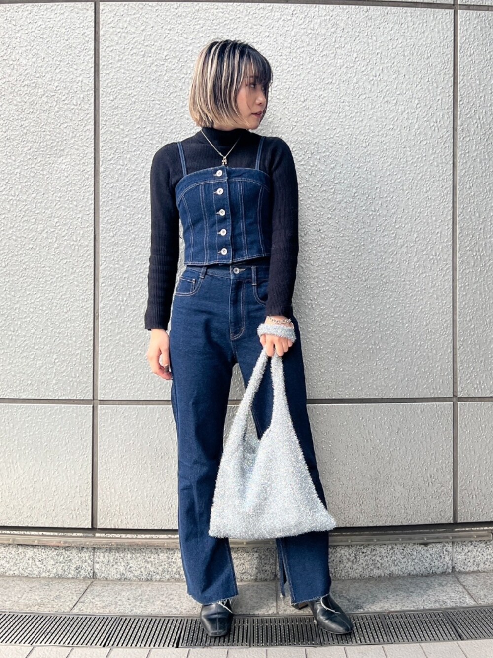 「デニム、セットアップ、ビスチェ×デニム、ビスチェ、デニムコーデ、シンプルコーデ、今日のコーデ、カジュアルコーデ、オトナ女子、高身長女子、大人可愛い、ブラック、シンプル、着回しコーデ、おしゃれさんと繋がりたい」｜「FREE'S MARTの◇［洗える］マシンウォッシャブルボトルネックニット（ニット/セーター、ブラック系）」を使った、yukaさん（レディース・160cm）の冬コーディネートの1枚目の写真