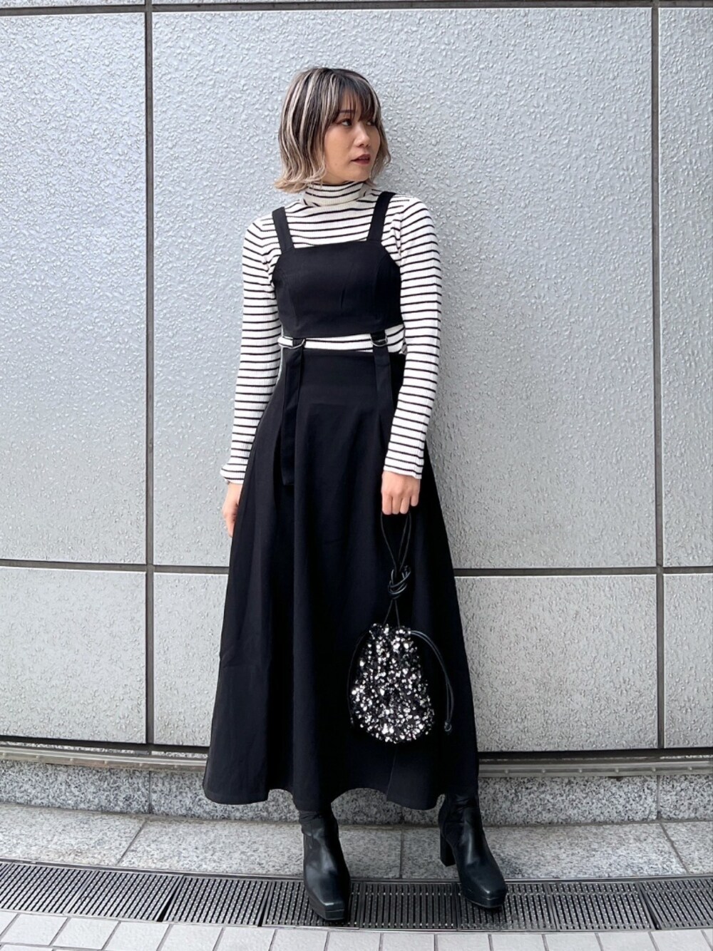 「ワンピース、タートルネック、お出かけコーデ、モノトーン、プチプラ、ロングスカート、ショルダーバッグ、大人かわいい、春服、キレイめ、ファッションを楽しもう、ワントーンコーデ、シンプル、大人コーデ、デイリーカジュアル」｜「FREE'S MARTの◆タートルネックリブニット（ニット/セーター、ホワイト系）」を使った、yukaさん（レディース・160cm）の冬コーディネートの1枚目の写真