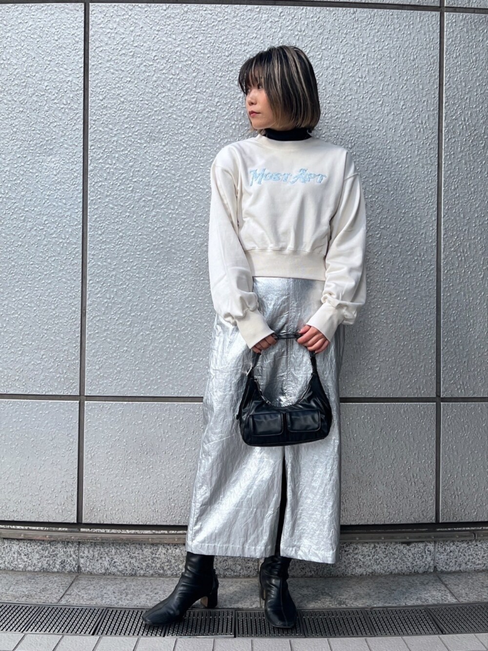 「モノトーン、パーカー、メタリック、ロングスカート、ブーツ、ストリート、カジュアルコーデ、オトナ女子、シンプルスタイル、きれいめカジュアル、着回しコーデ、春色、大人かわいい、差し色、N.」｜「FREE'S MARTの◆タートルネックリブニット（ニット/セーター、ブラック系）」を使った、yukaさん（レディース・160cm）の冬コーディネートの1枚目の写真