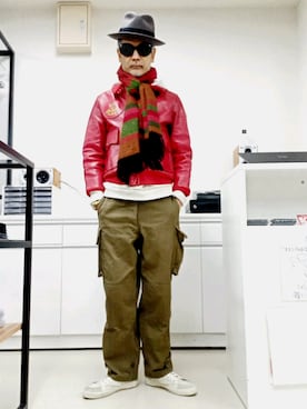 「アイテム（ミリタリージャケット、レッド系）」を使った、2440046さん（メンズ・172cm）の冬コーディネート