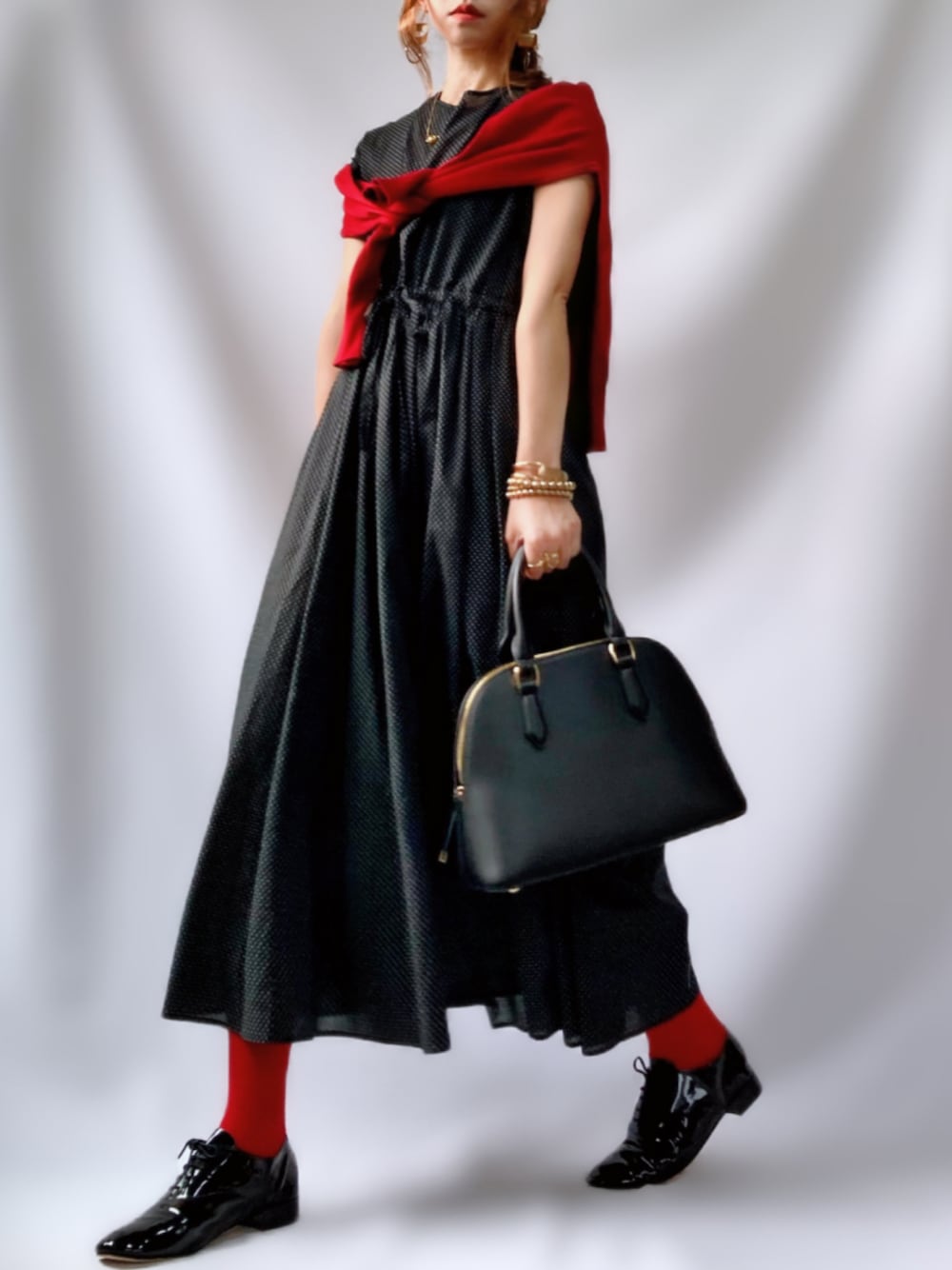 「このスタイルがお気に入り、To b. by agnes b.、ドット、ドットワンピ、ツートーン、赤黒、ロングワンピース、クラシカル、肩掛けカーデ、トートバッグ、甘辛mix、夏コーデ、プチプラ、靴下、レースアップシューズ」｜「To b. by agnes b.のWEB限定 WU22 ROBE ドットロングドレス（ワンピース、ブラック系）」を使った、𝕐 𝕌 ℝ 𝕀*さん（骨格ウェーブ・レディース・154cm）の夏コーディネートの1枚目の写真