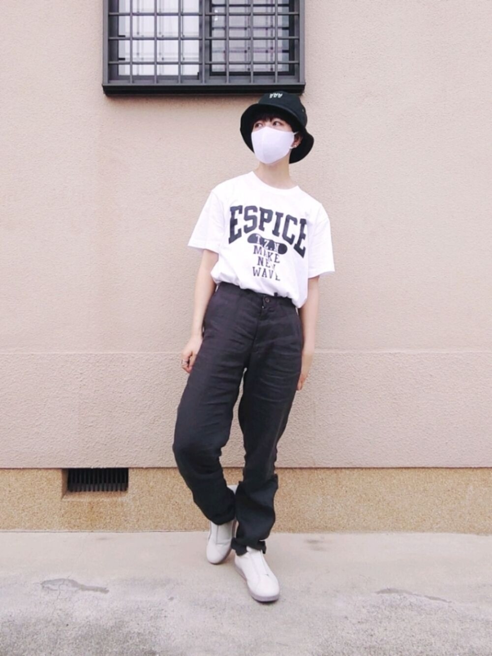「カジュアルコーデ、Tシャツ、ロゴT、楽チンコーデ、メンズライク、夏、ジェンダーレス、リネン、バケットハット、ボーイッシュ」｜「Mitsuuma Authenticのアイテム（ハット、ブラック系）」を使った、sudachiさん（レディース・158cm）の夏コーディネートの1枚目の写真