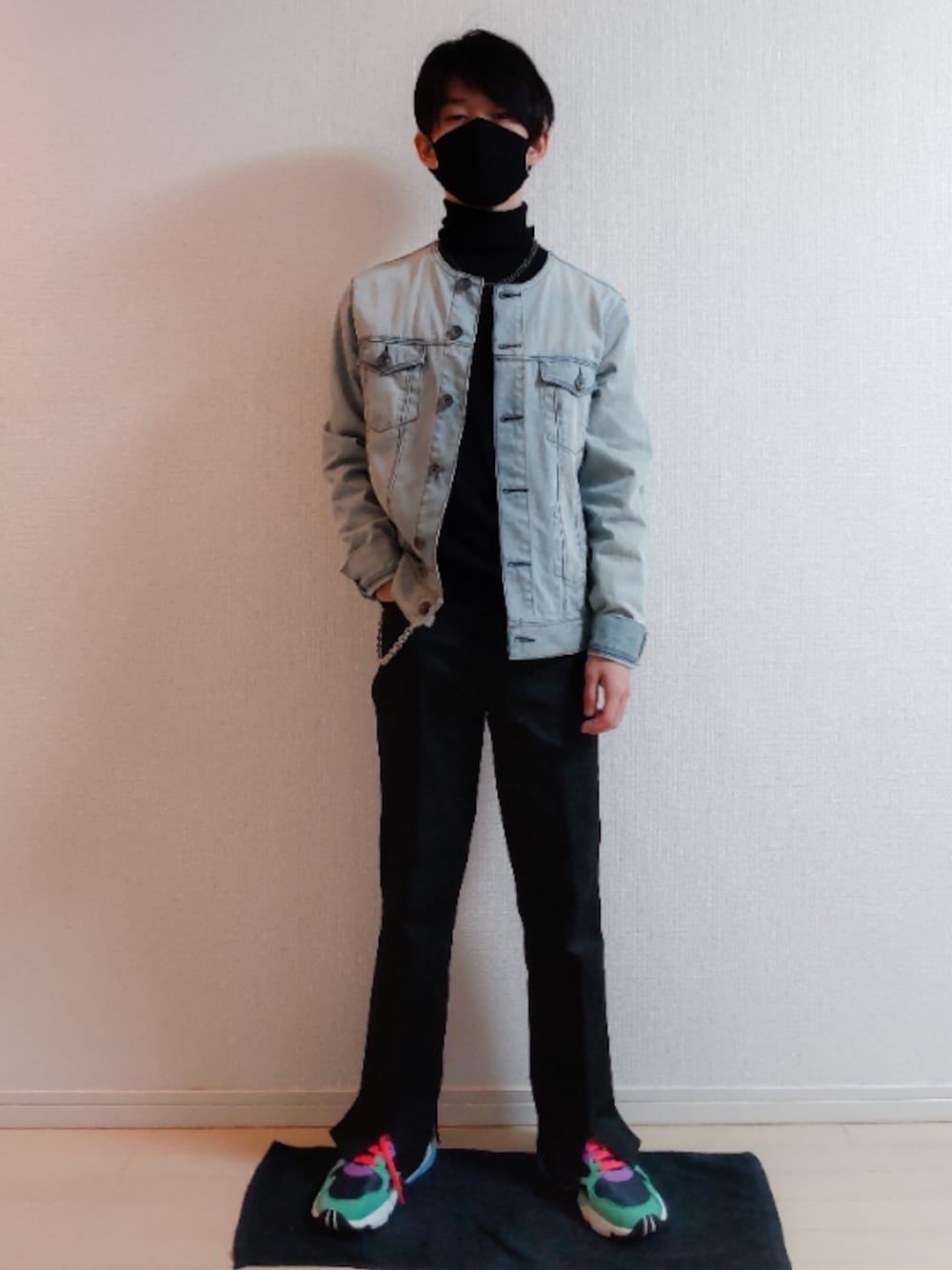 「UNIQLO、秋コーデ」｜「DR.DENIMのアイテム（デニムジャケット、ブルー系）」を使った、AAaaさん（メンズ・168cm）の秋コーディネートの1枚目の写真