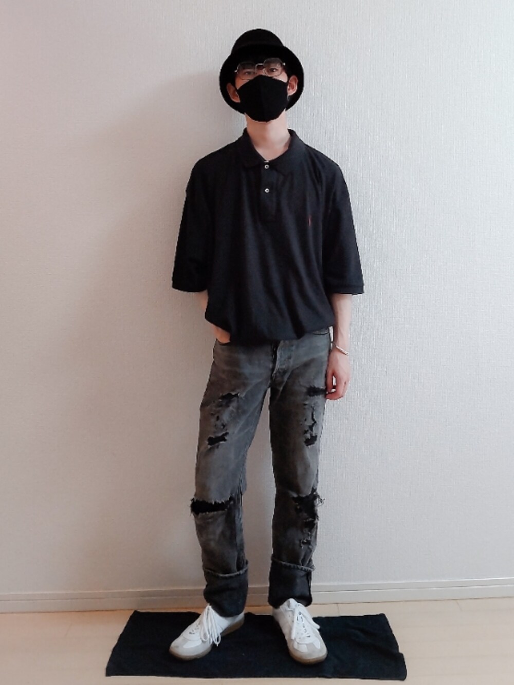 「夏コーデ」｜「KANGOLのKANGOL/カンゴール/Bermuda Casual/ベルハット（ハット、ブラック系）」を使った、AAaaさん（メンズ・168cm）の夏コーディネートの1枚目の写真